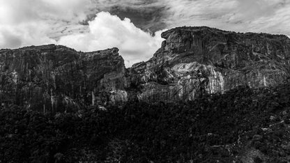 Par de Alianças - Silhueta da Pedra do Baú